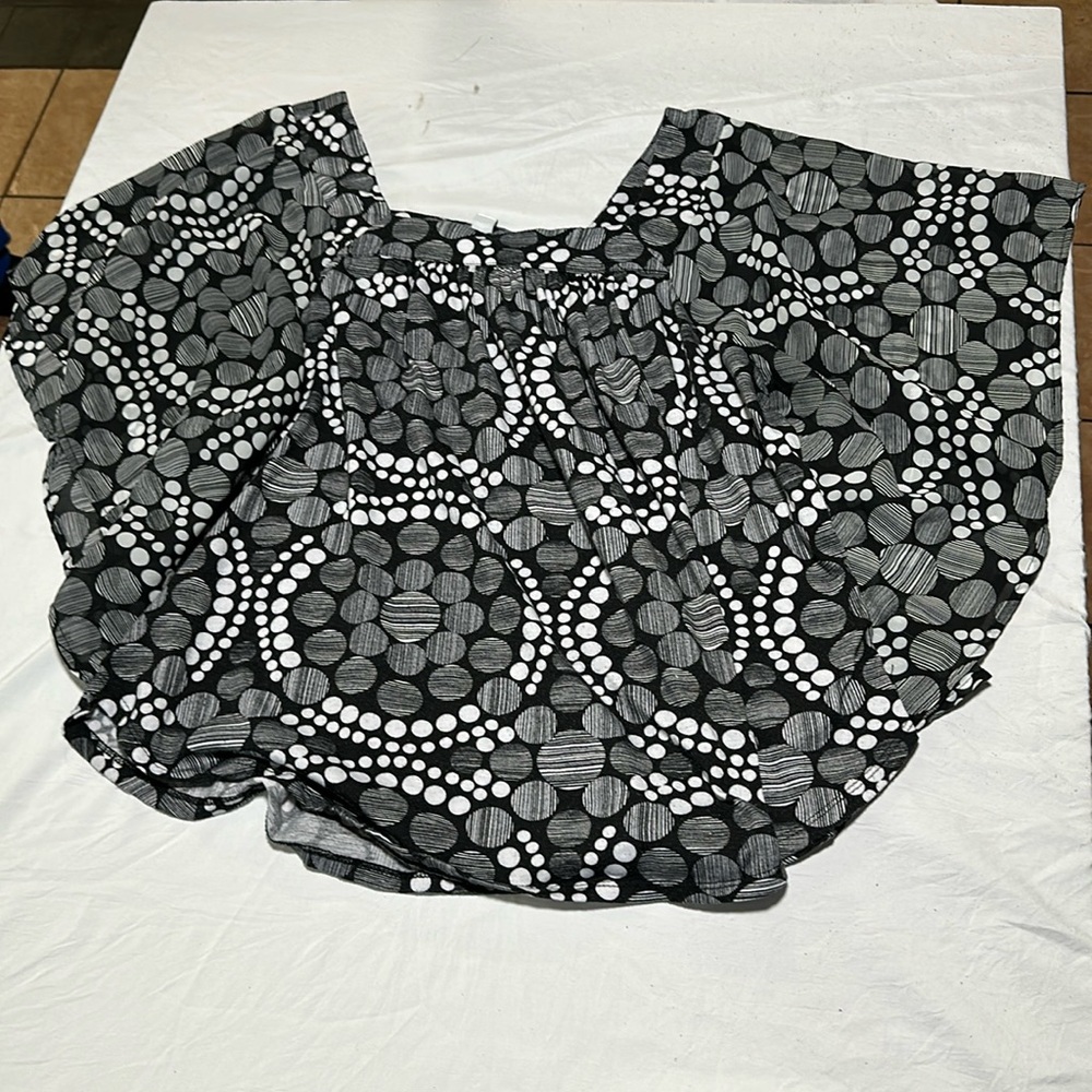 Kim Roger's Black and White Dots with Short Sleeve  Shirt Size Large